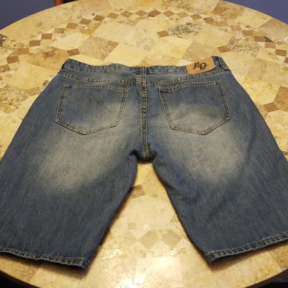 Shorts - Picture 2 of 3